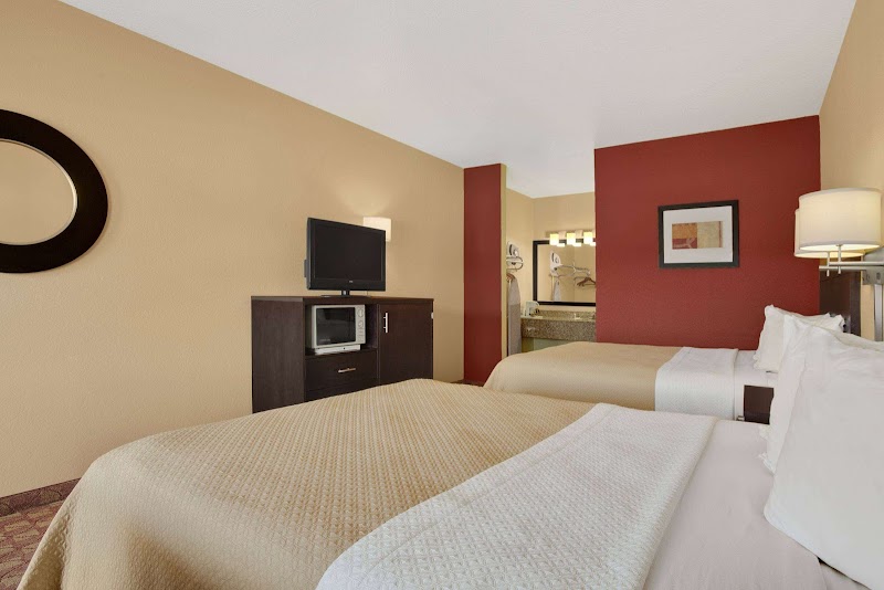 Days Inn by Wyndham Globe photo 5