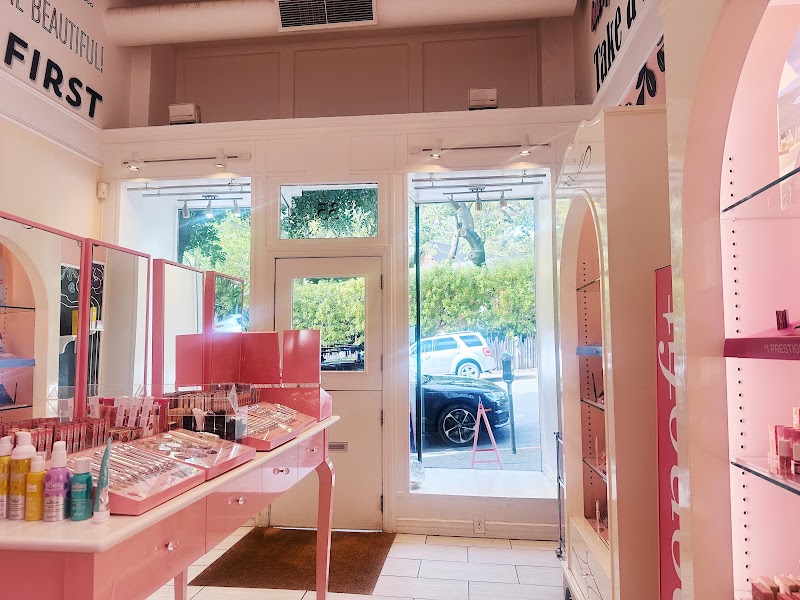 Benefit Cosmetics Boutique & BrowBar photo 4
