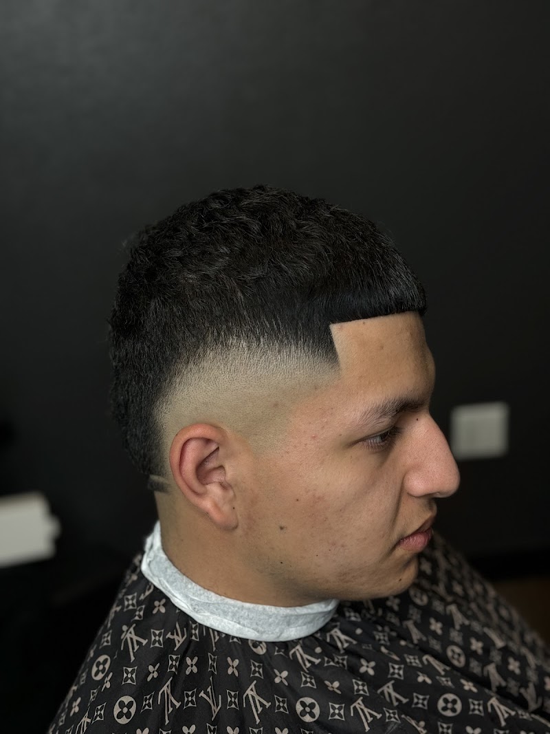 Luxurious Barber Lounge photo 5