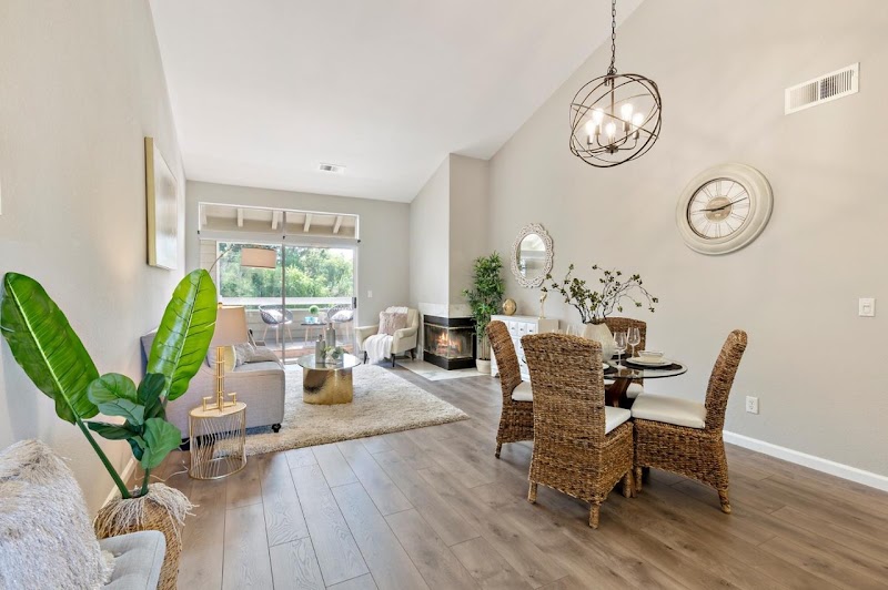 Cici Wang REALTOR Coldwell Banker Realty photo 3