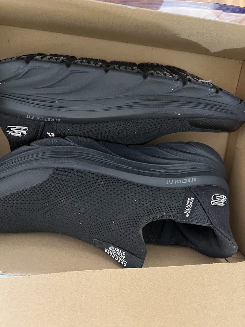 SKECHERS Warehouse Outlet photo 3