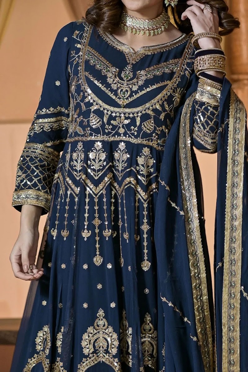Eastern Clozet photo 4