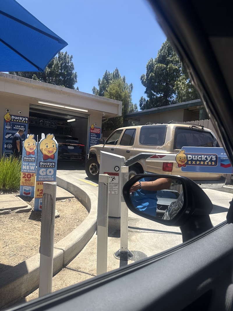Ducky’s Express @ Chevron Daly City photo 5