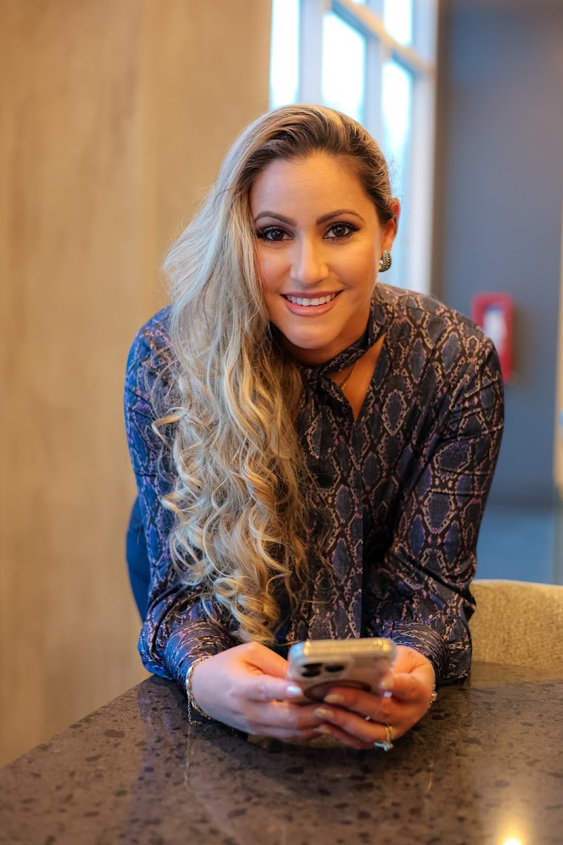 Photo of Yadira Hector Real Estate Agent HomeTrust Realty Group