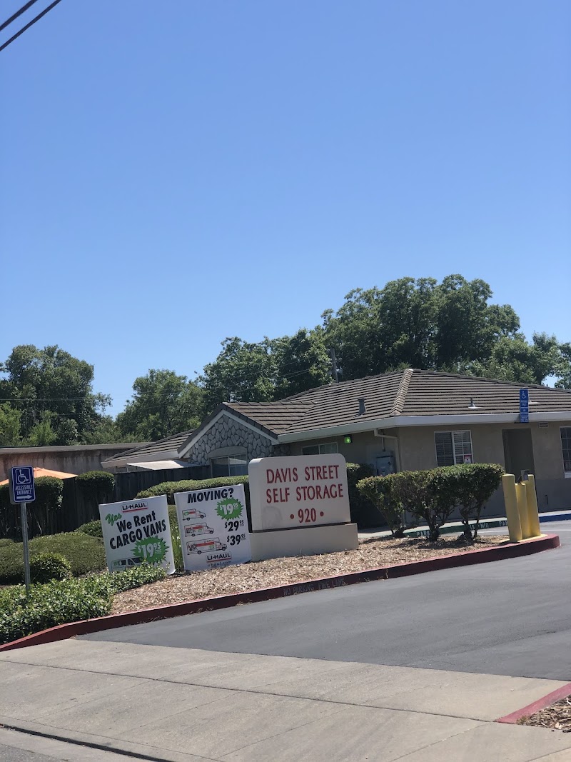 Davis Street Self Storage photo 4