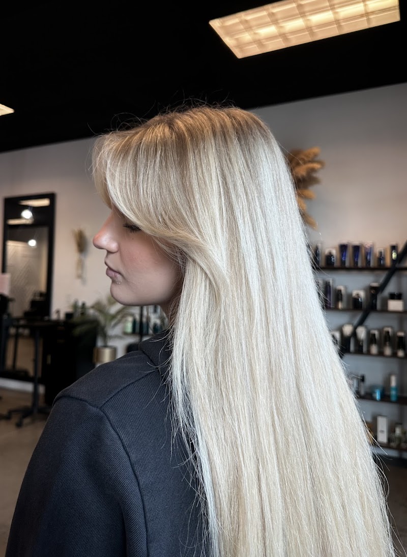 Emily Snyder Hair photo 2