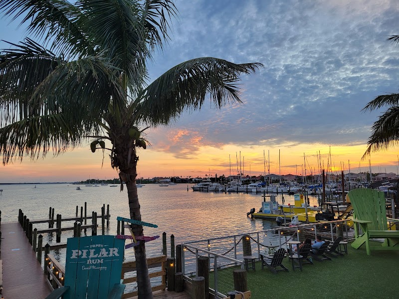 Finn's Dockside Bar & Grill photo 3