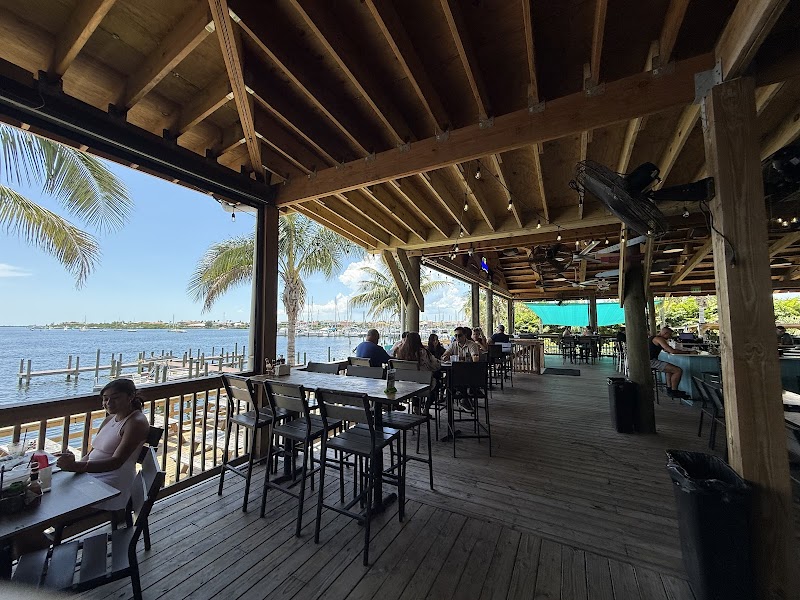 Finn's Dockside Bar & Grill photo 4