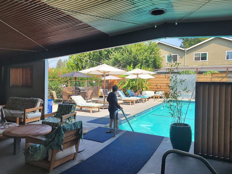 L & M Motel photo 3