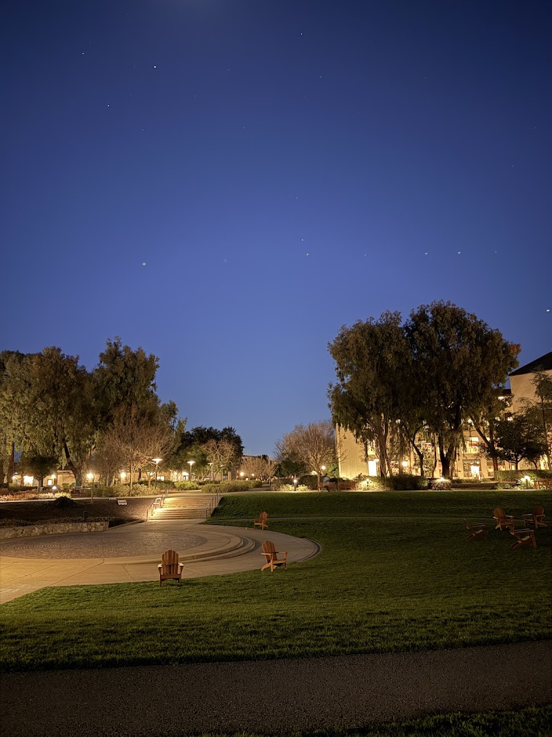 John Gardner Courtyard photo 5