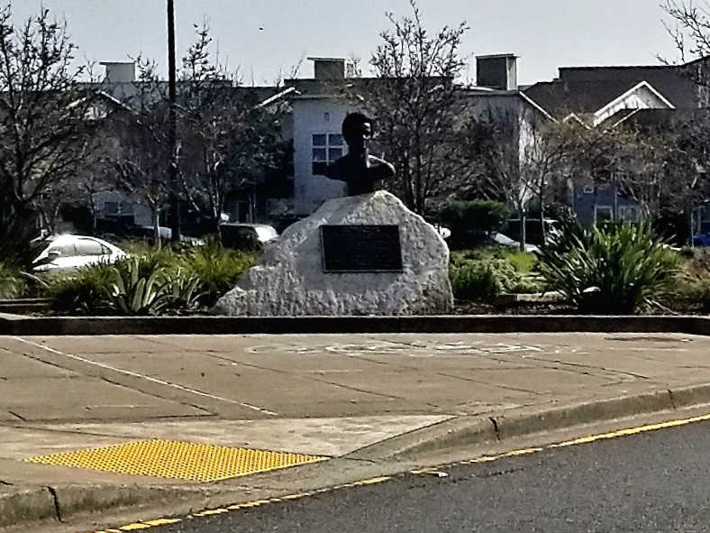 Dr. Huey P. Newton sculpture photo 4