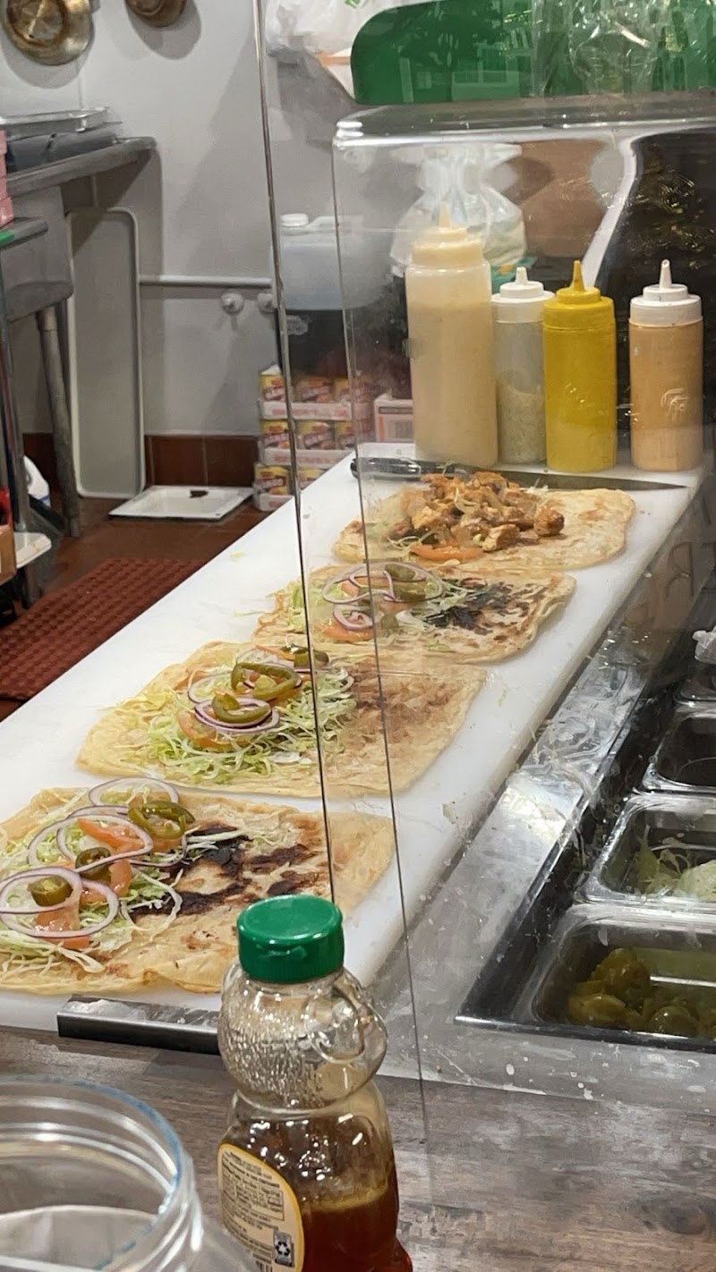 Halal Good Subs Market photo 3
