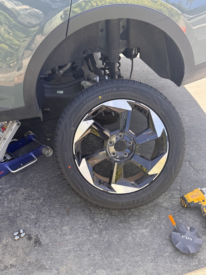 Mobile Tire Repair Service Assistance photo 4