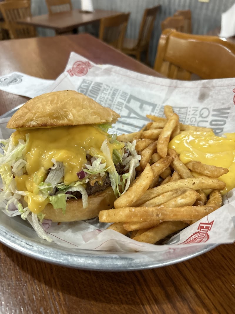 Fuddruckers photo 5