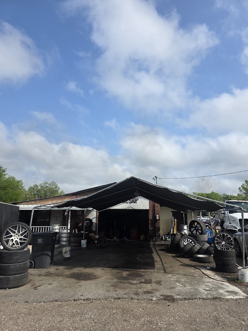 Perez Tires shop photo 2