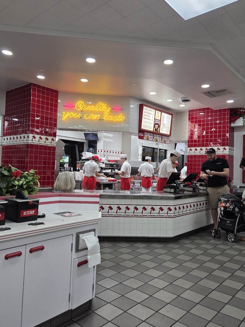 In-N-Out Burger photo 4