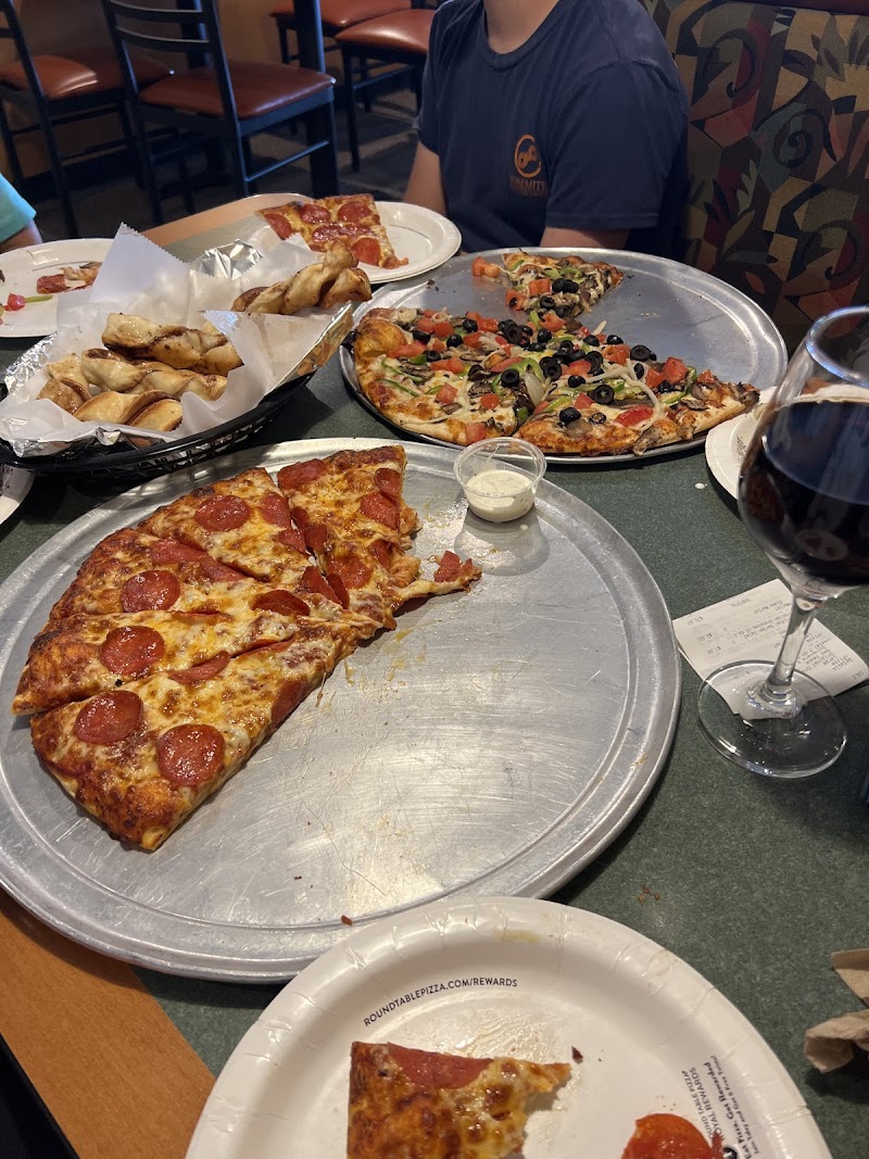 Round Table Pizza photo 4