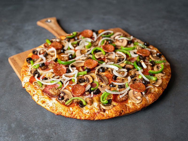 Round Table Pizza photo 4