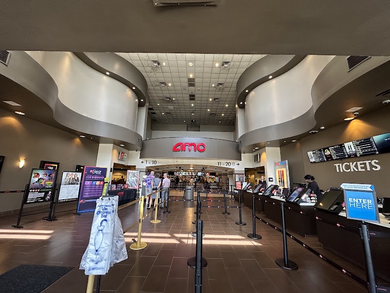AMC Woodlands Square 20 photo 4