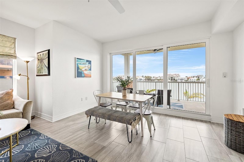 Bunni Longwell at Bunni Longwell Sells Florida Keller Williams Realty St. Pete photo 4