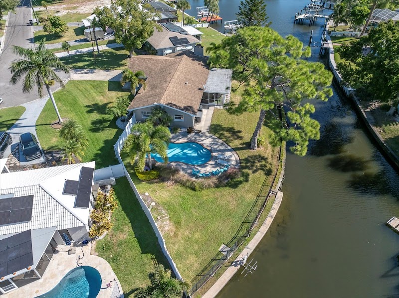 Photo of Bunni Longwell at Bunni Longwell Sells Florida Keller Williams Realty St. Pete