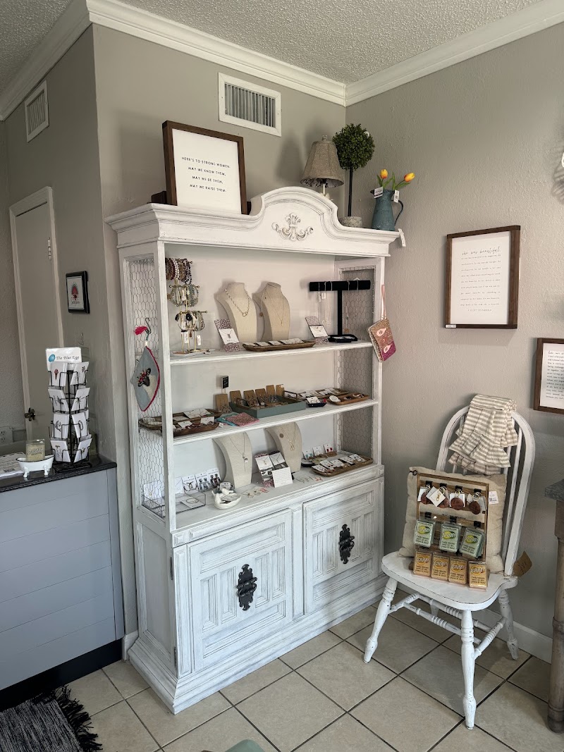 Maddylu's: Furniture, Home Decor, and Gifts photo 4