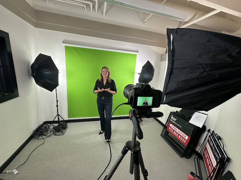 Sandra Fortayon, REALTOR | Keller Williams Luxury International photo 3