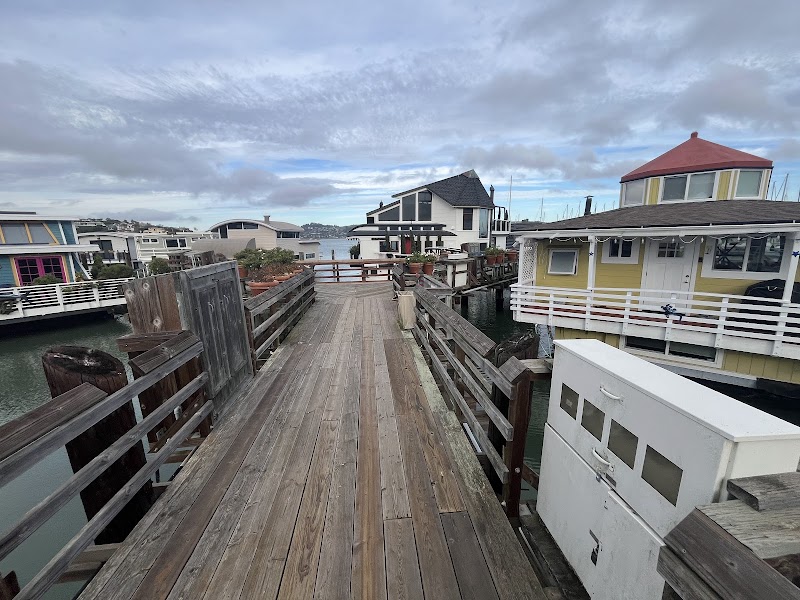 Floating homes viewpoint photo 3
