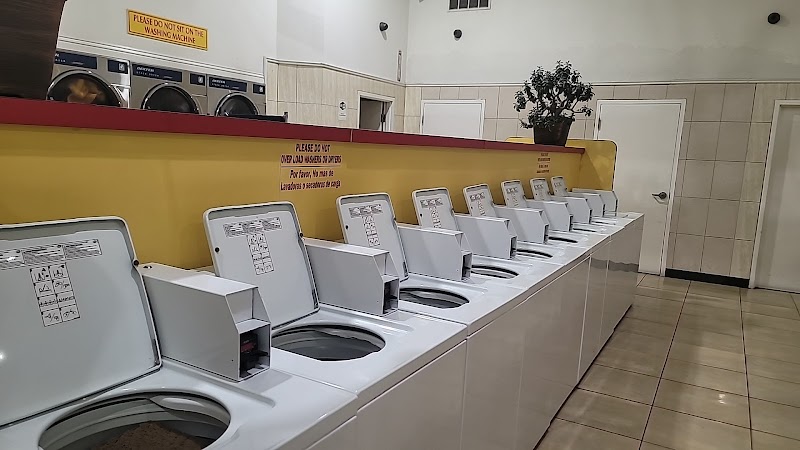 Lee's Laundromat photo 3