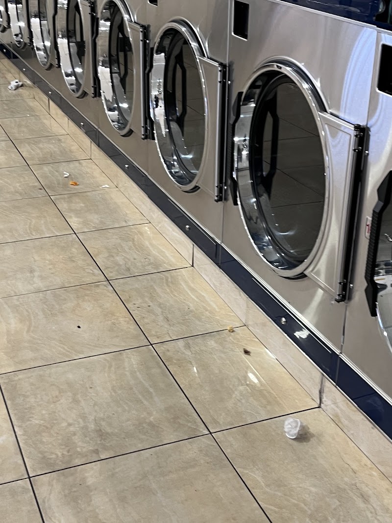 Photo of Lee's Laundromat
