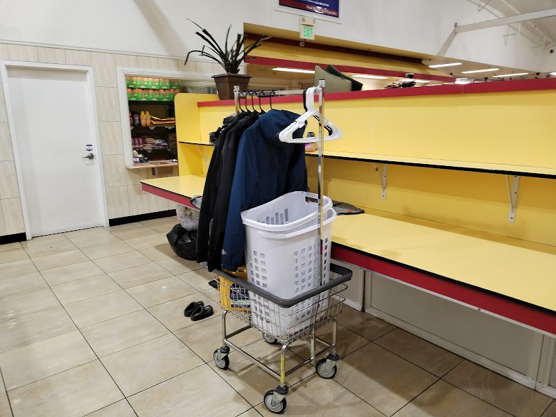 Lee's Laundromat photo 4