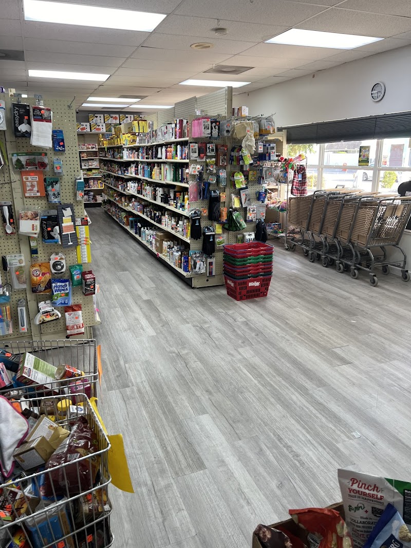 Pinecraft Discount Market photo 3