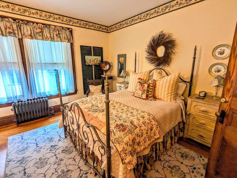 Circular Manor Bed and Breakfast Inn photo 2