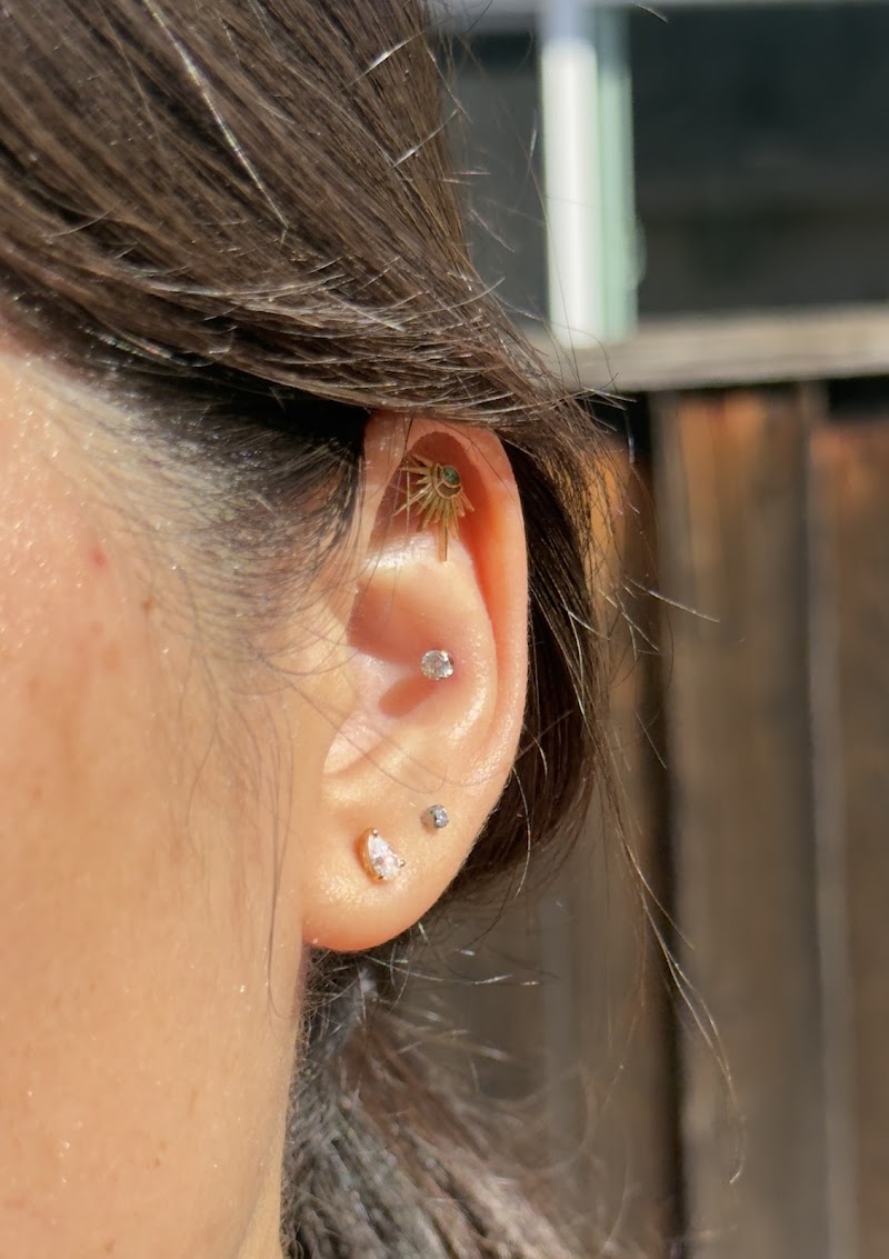 Solenne Piercing photo 4
