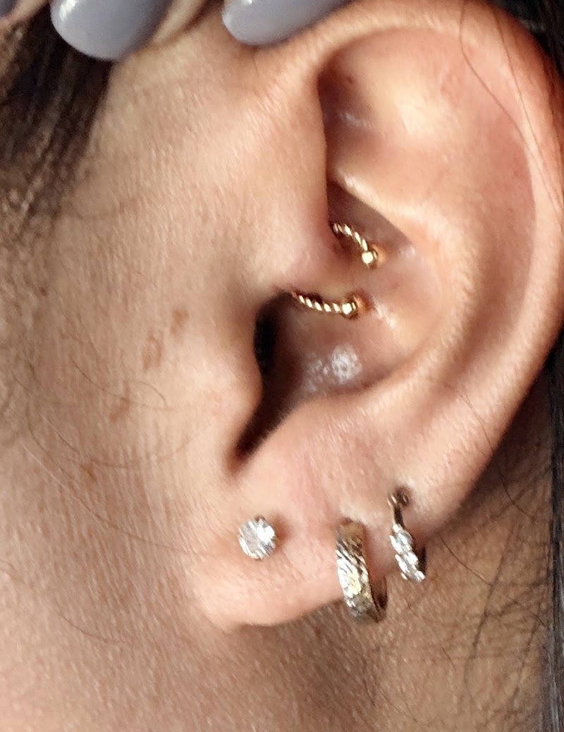 Solenne Piercing photo 5