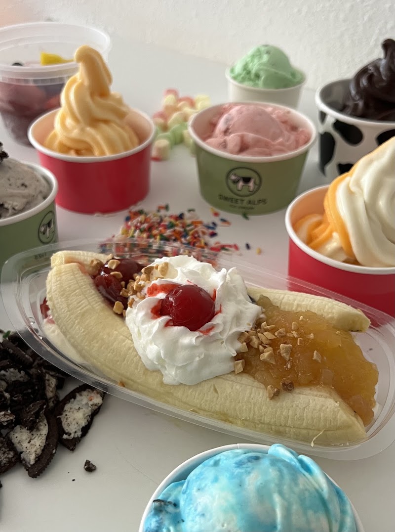 Yummis Frozen Yogurt and Cafe photo 5