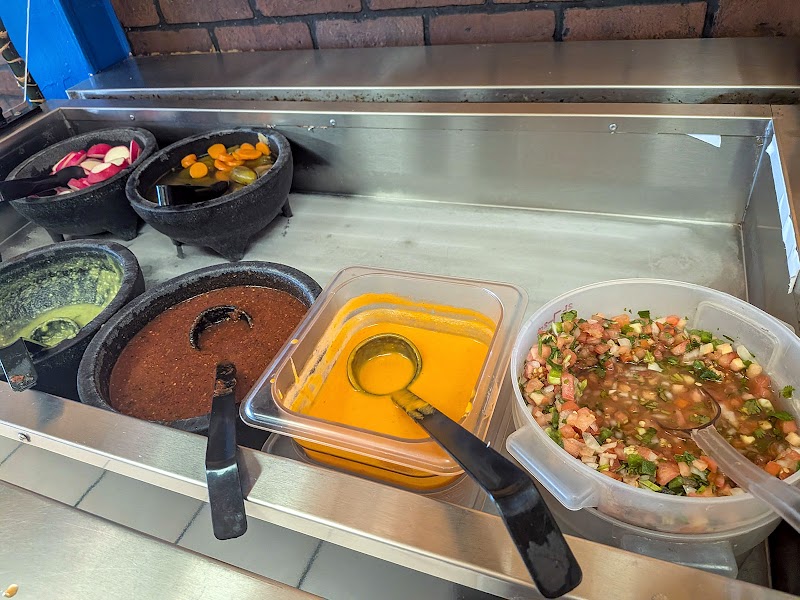Los Cuates Taqueria photo 2