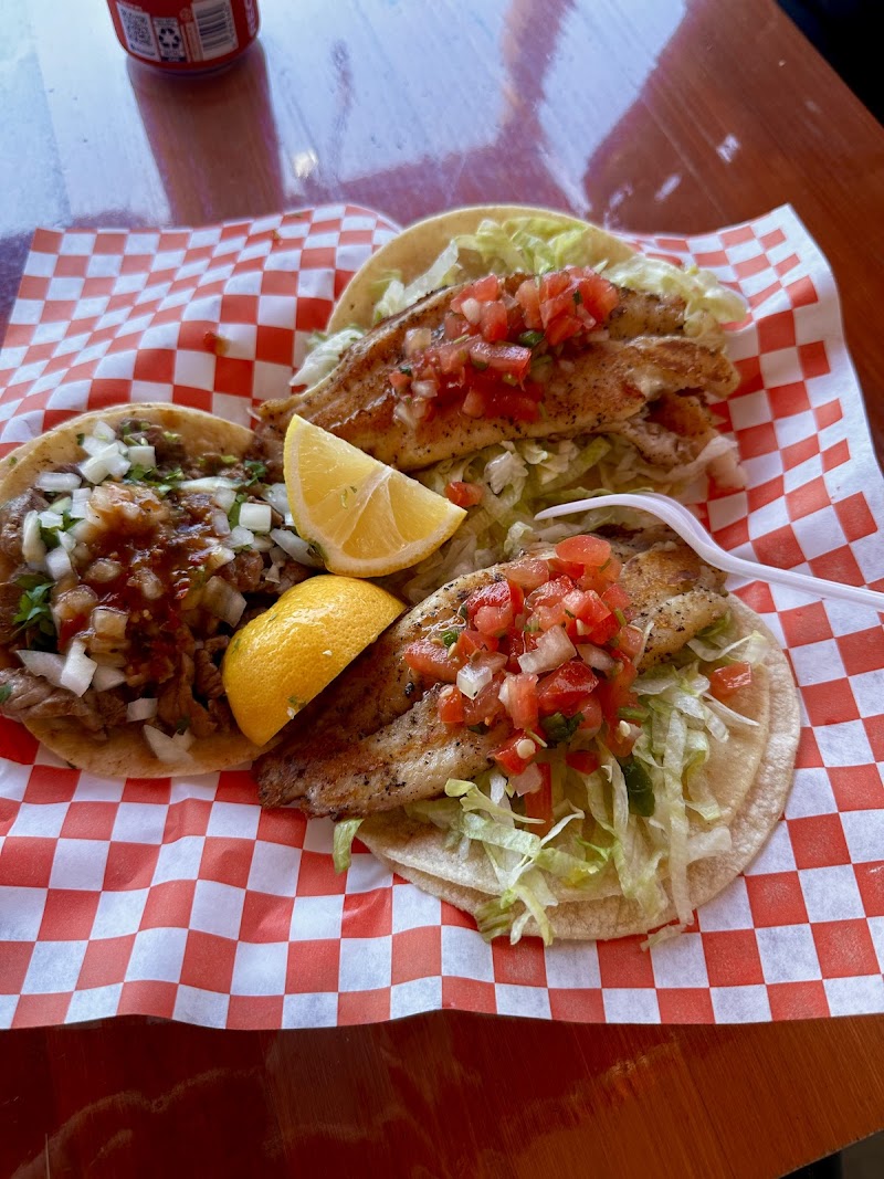 Los Cuates Taqueria photo 4