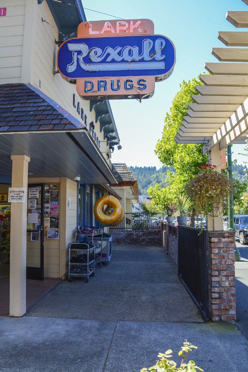 Lark Drugs Pharmacy photo 3