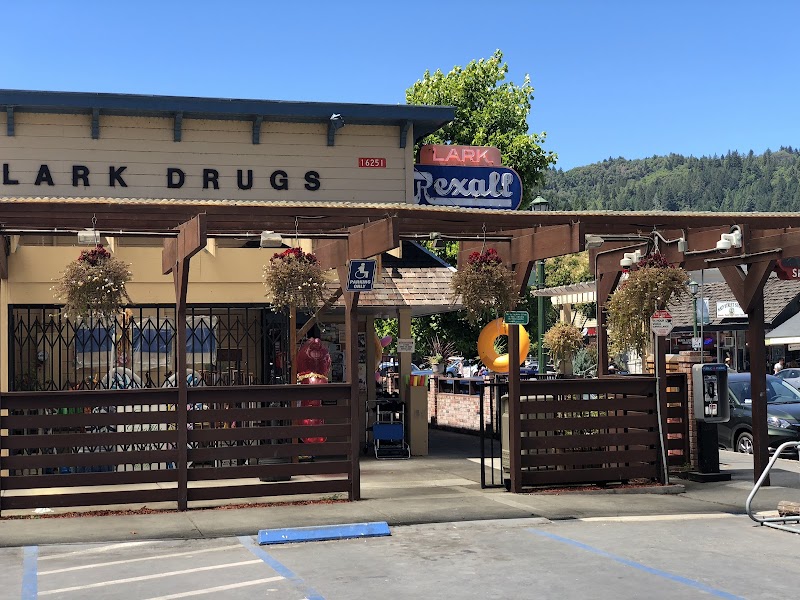 Lark Drugs Pharmacy photo 5