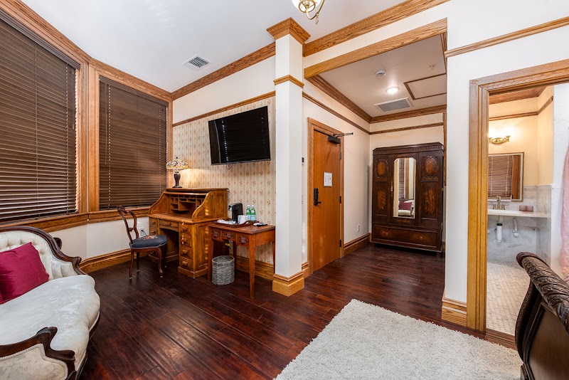 Cloverdale House Inn photo 2