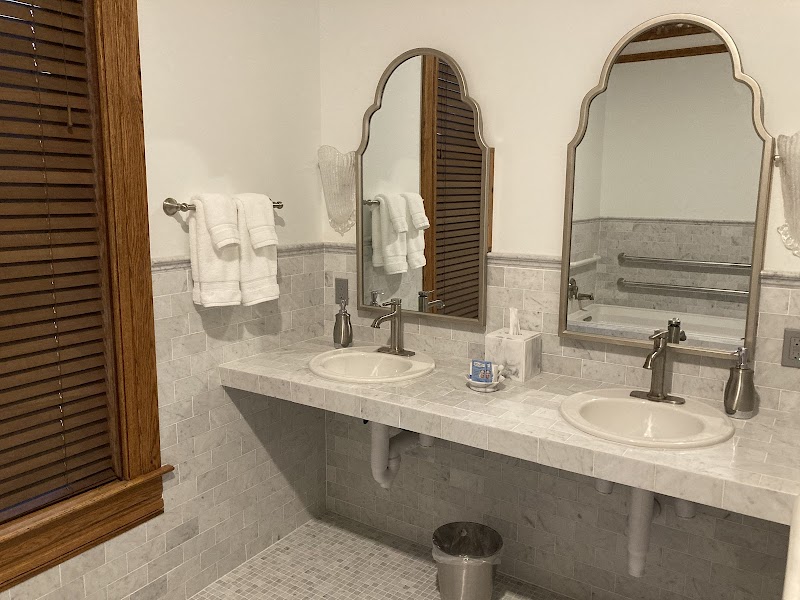 Cloverdale House Inn photo 3