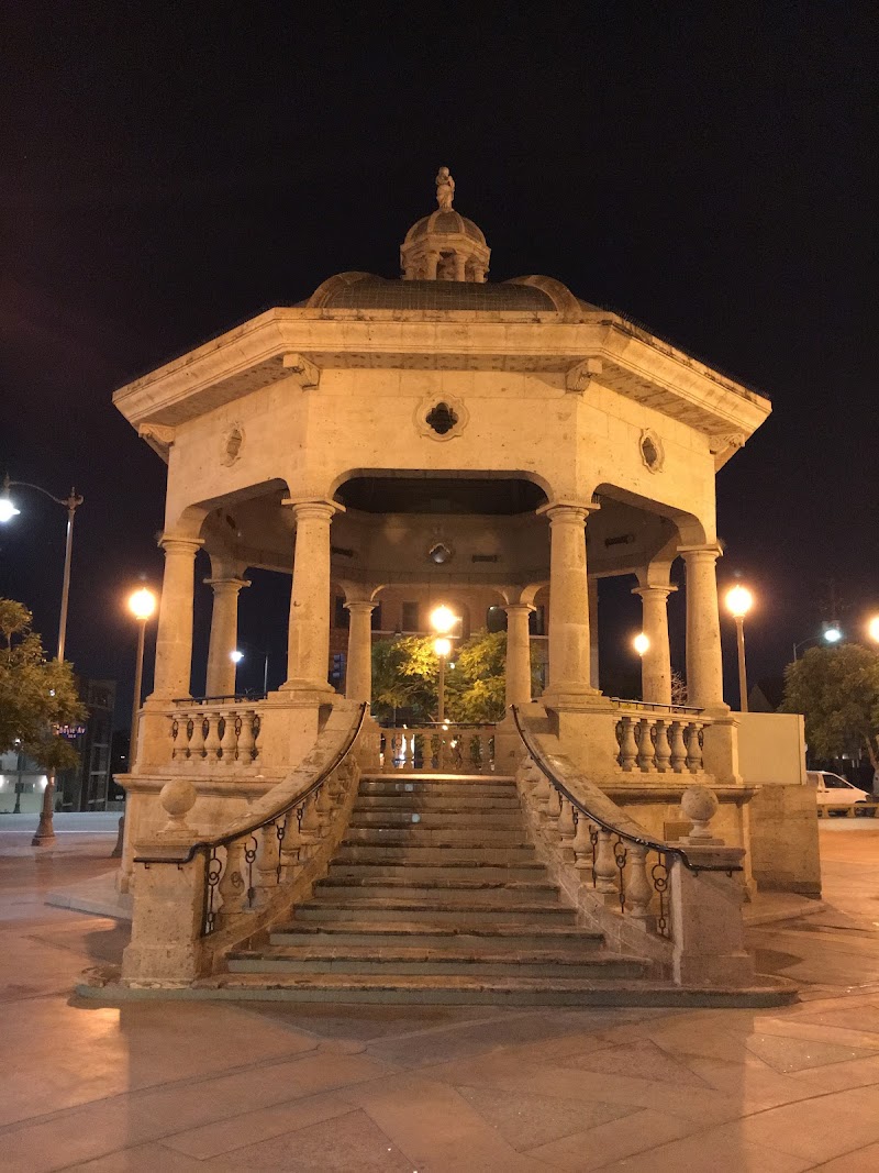 Mariachi Plaza photo 2