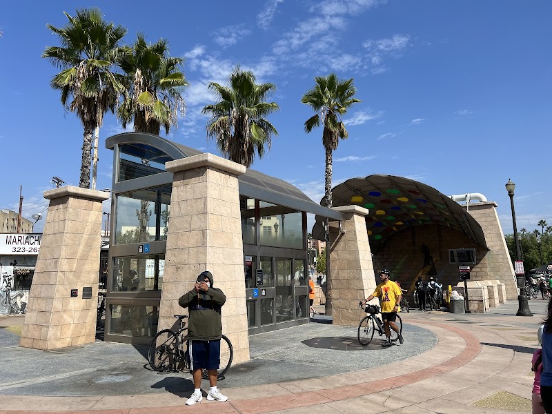 Mariachi Plaza photo 4