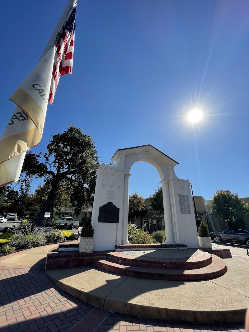 Photo of Saratoga Memorial Arch