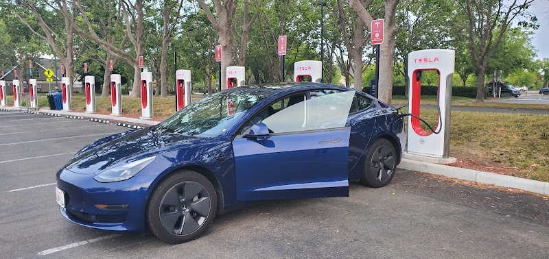 Tesla Supercharger photo 2