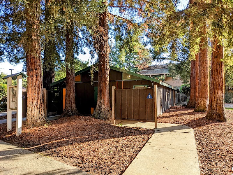 Public restrooms photo 3