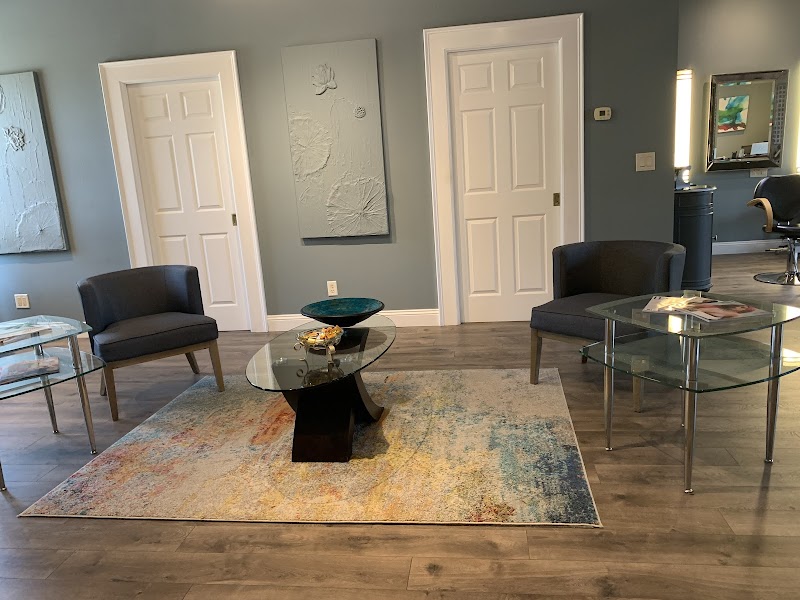 Thomas McPherson Salon photo 2
