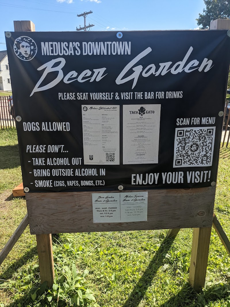 Medusa's Downtown Beer Garden photo 4