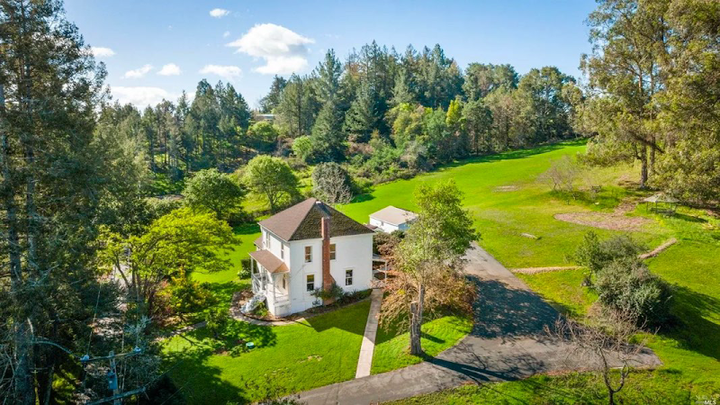 The Enos Farmhouse Vacation Rental photo 2
